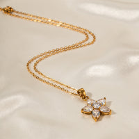 18K Gold Exquisite Dazzling Five Petal Flower Inlaid White Zircon Design Necklace