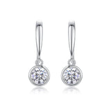 Fashionable S925 Sterling Silver Stud Earrings With Moissanite Diamonds