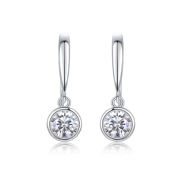 Fashionable S925 Sterling Silver Stud Earrings With Moissanite Diamonds